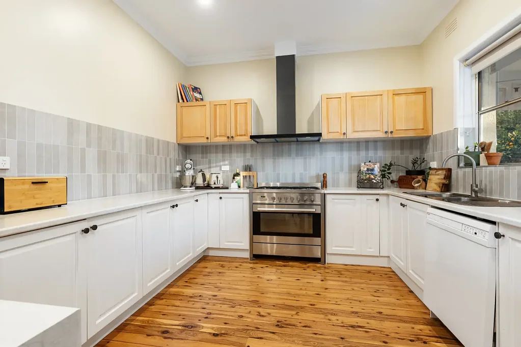 Henty 3कमरा Where Timeless Character Meets Modern Living