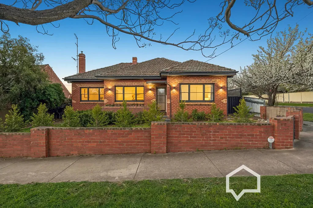 Flora Hill 3房  Move in ready in a prime position