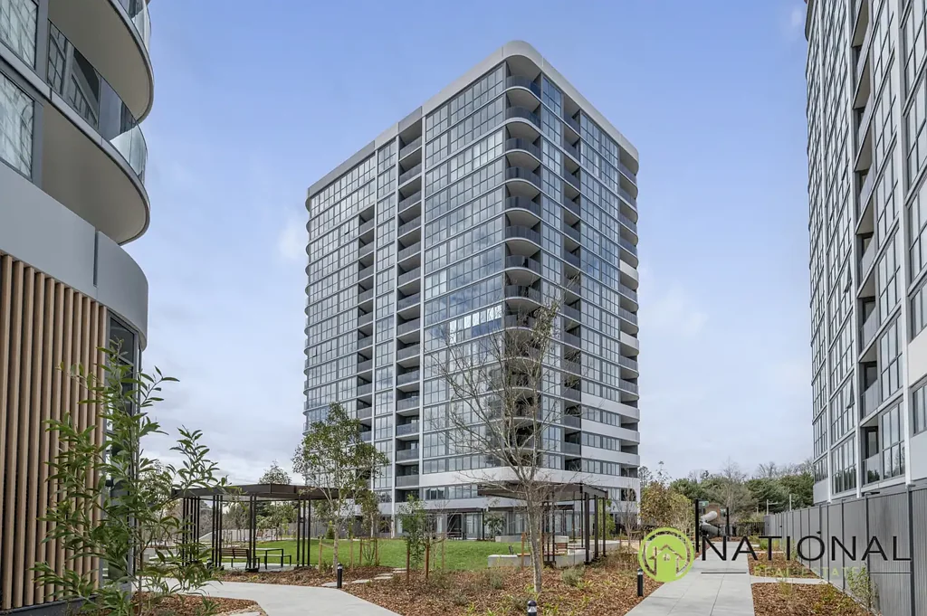 Near new 1 bedroom plus study