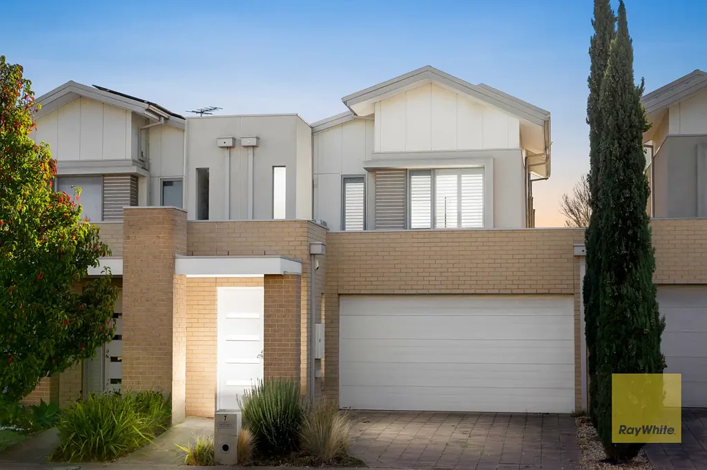 7 Broadbeach Circuit, Point Cook, VIC 3030