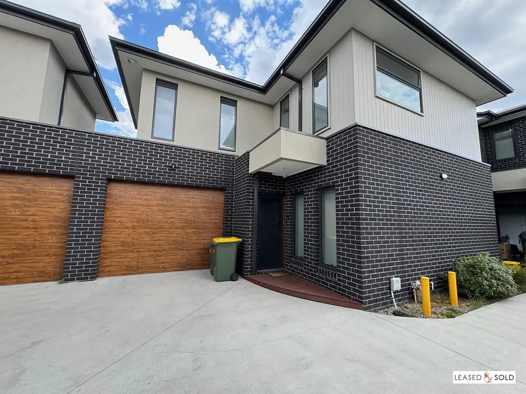 MODERN, SPACIOUS & PERFECTLY POSITIONED