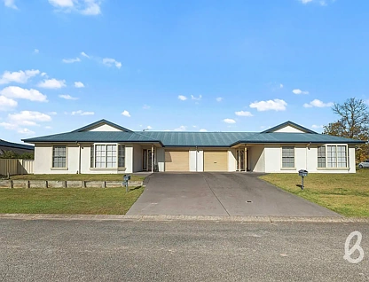 1 & 2/5 Dargin Close, Singleton, NSW 2330, 6 રૂમ, 2 બાથરૂમ, Apartment