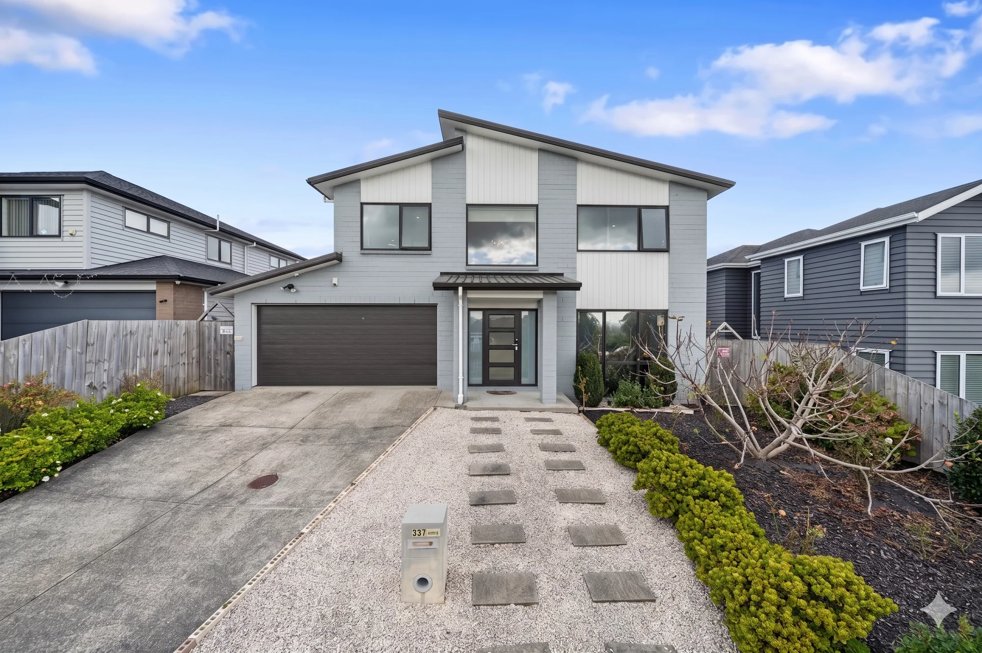 Papakura 5chambre MODERN FAMILY LIVING WITH RURAL OUTLOOK