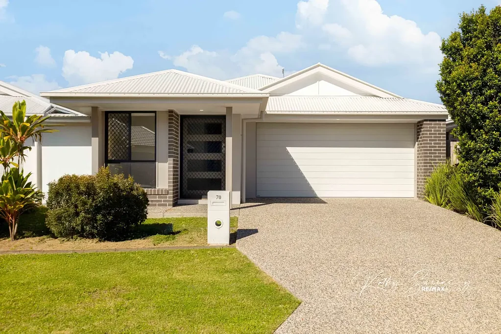 Caboolture South 4कमरा Contemporary Living in Highly Sought-After Estate