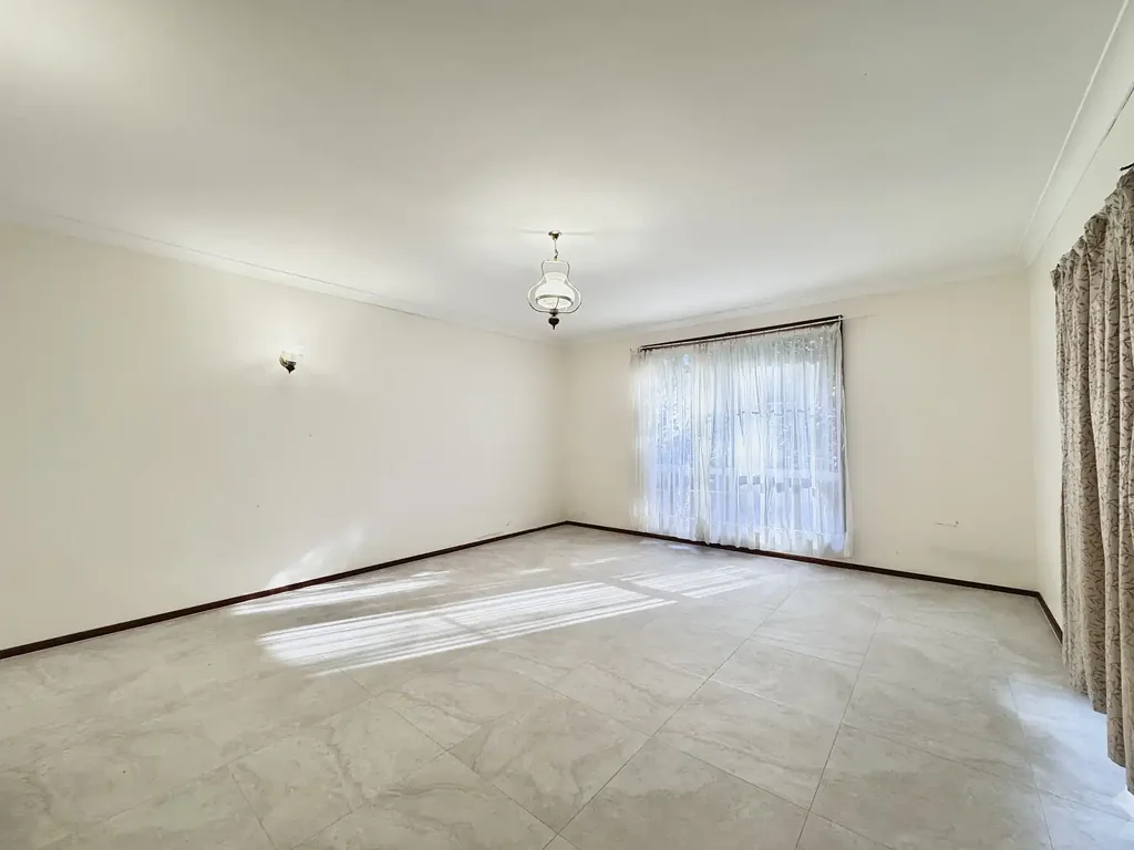 Spacious 2-Bedroom House in Quiet Street of Chatswood!