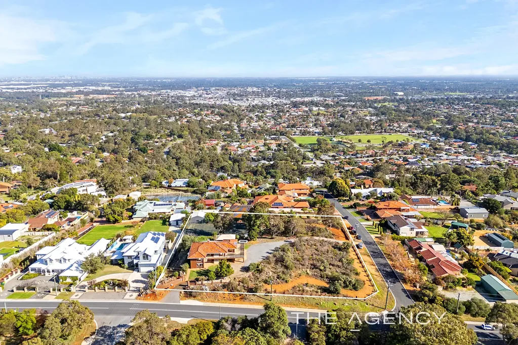 Swan View 4房  Be "King Of The Hill" or Secure a Superb Landbank Blue Chip Investment - Your Choice!