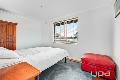 Kwarto - 40 VENTNOR CR, COOLAROO VIC 3048