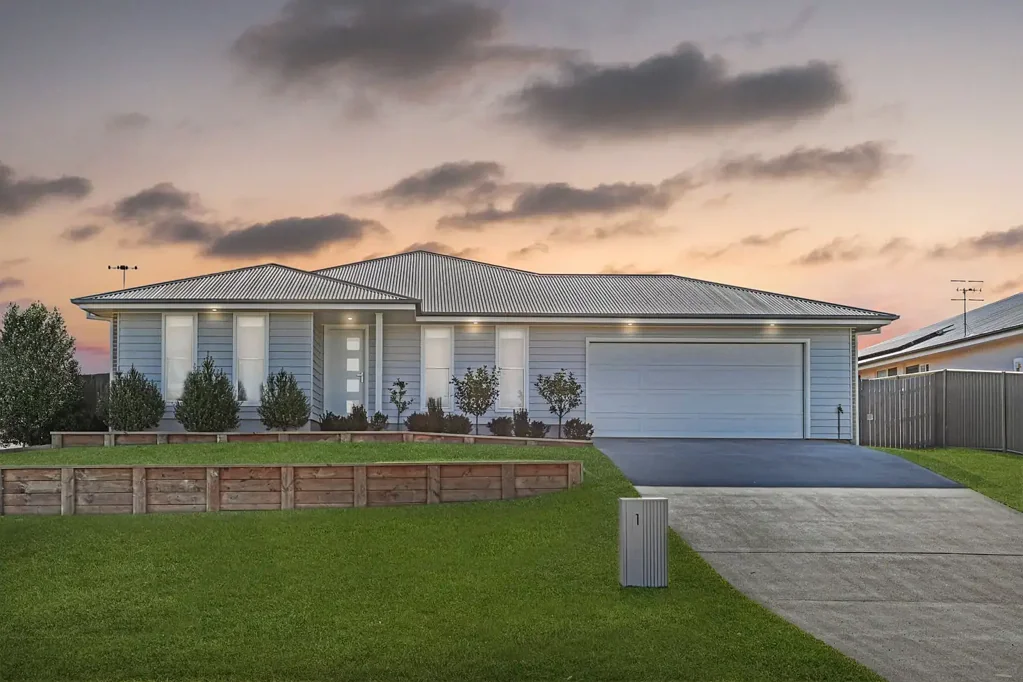 Mudgee 4 Bedroom Modern Family Comfort with Scenic Surrounds
