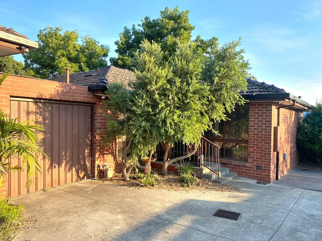 Spacious Unit in Ideal Location!