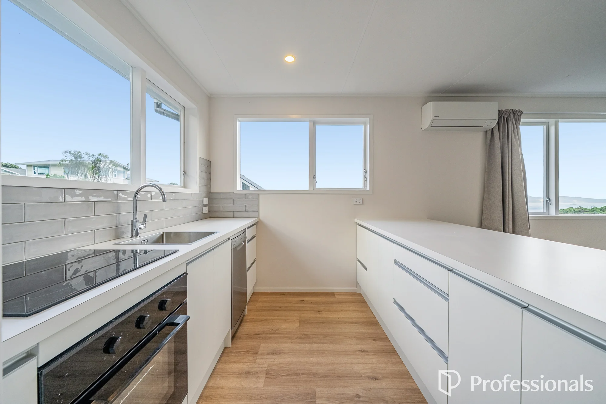 Maungaraki 2 Slaapkamer Harbour Views, Modern Living & A Location You'll Love