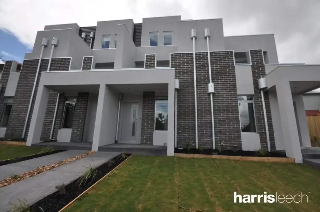 TWO BEDROOM TOWNHOUSE IN PASCOE VALE
