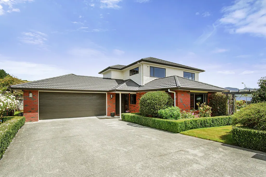189 Woodman  Drive, Tawa, Wellington