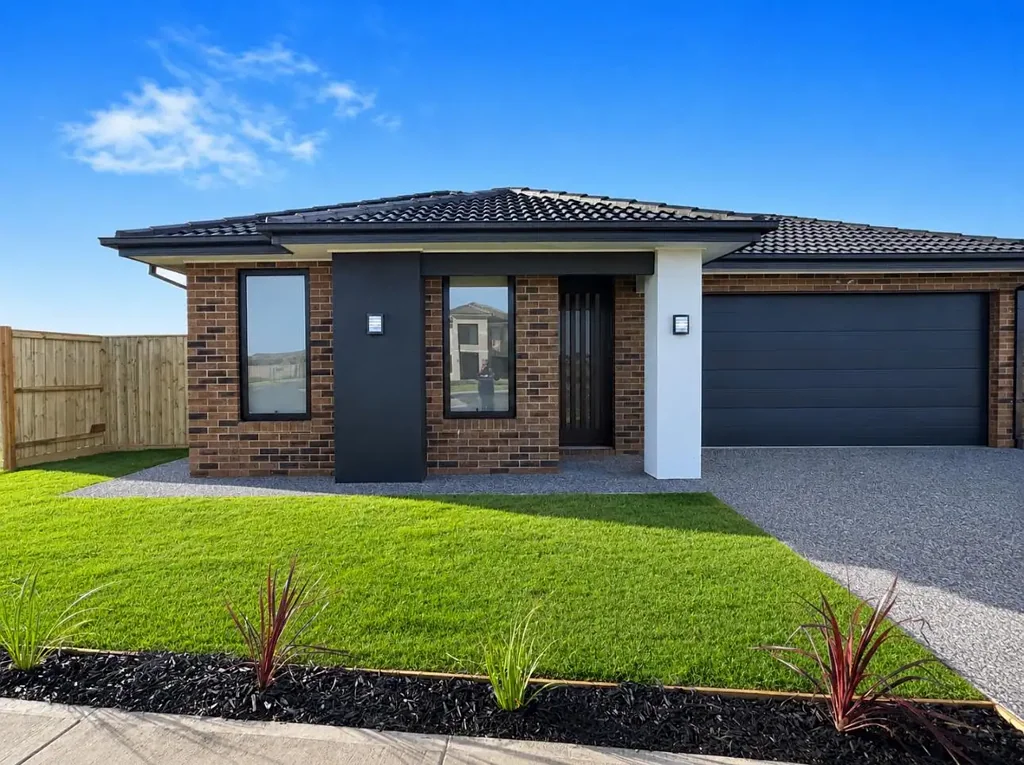 2 LIVINGS | STUDY | 4 BED