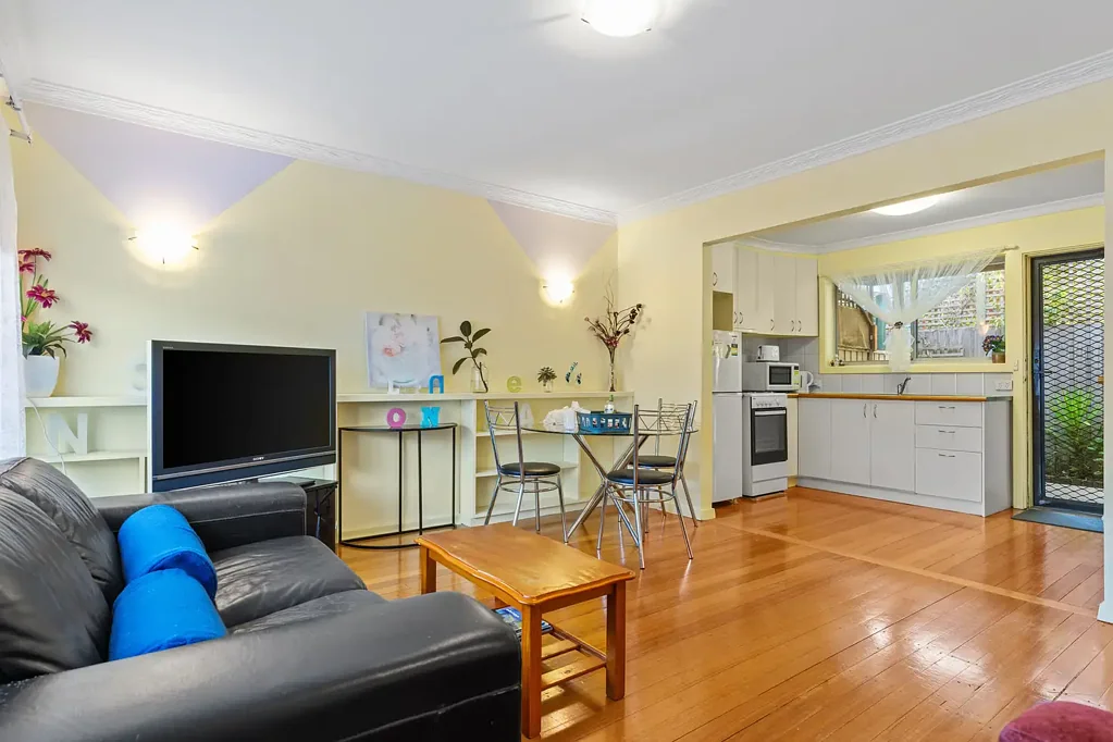 Essendon 2कमरा Light filled, easy living in an excellent locale