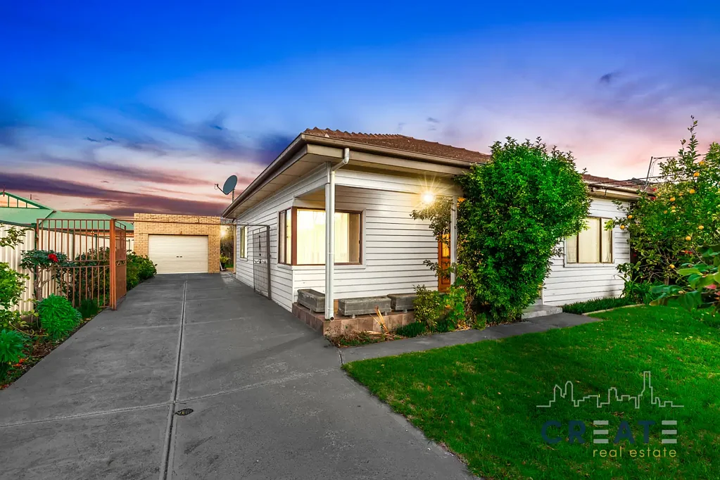 CHARMING 3-BEDROOM HOME IN PRIME LOCATION