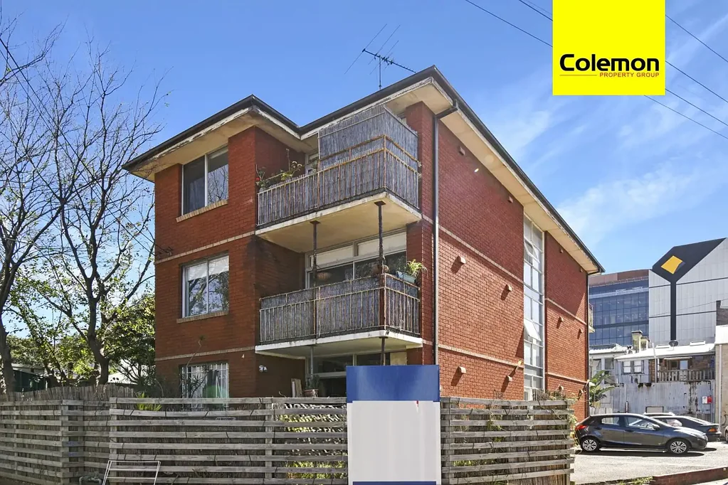 Well Maintained Mid Floor Unit