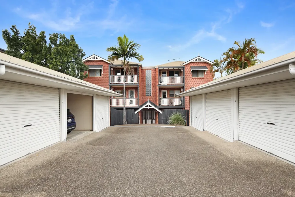 Freshly Renovated Unit in Boutique Complex