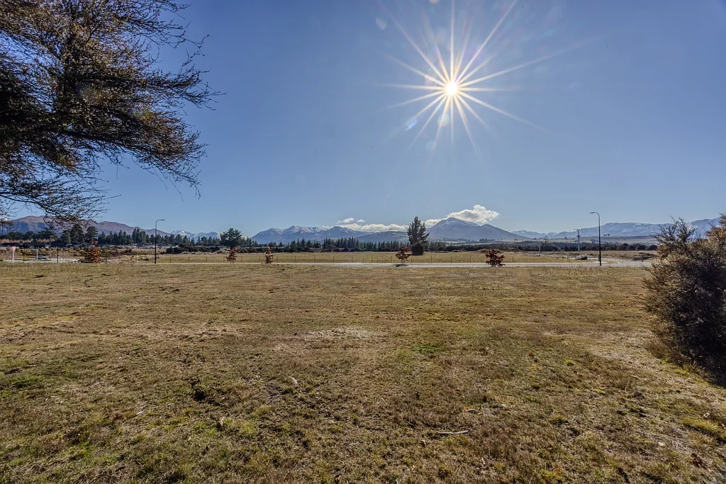 Wanaka Space, sunshine and scenic beauty
