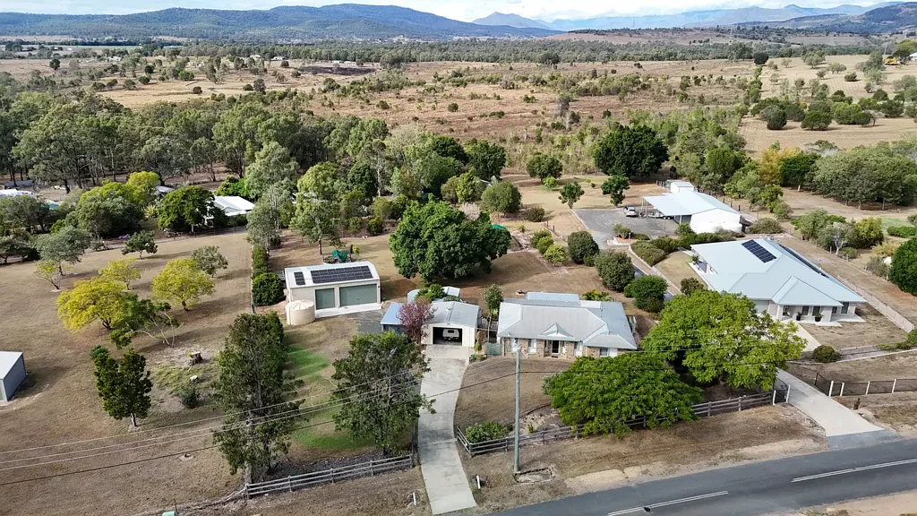 Laidley Heights 3બેડરૂમ Perfectly positioned with mountain views & loads of shed space