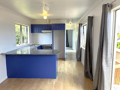Cosy One-Bedroom Stand-Alone Home in Somerville