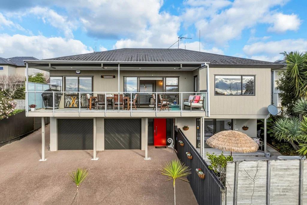 Rothesay Bay 4房  Elevated Sea Views & Top Schools