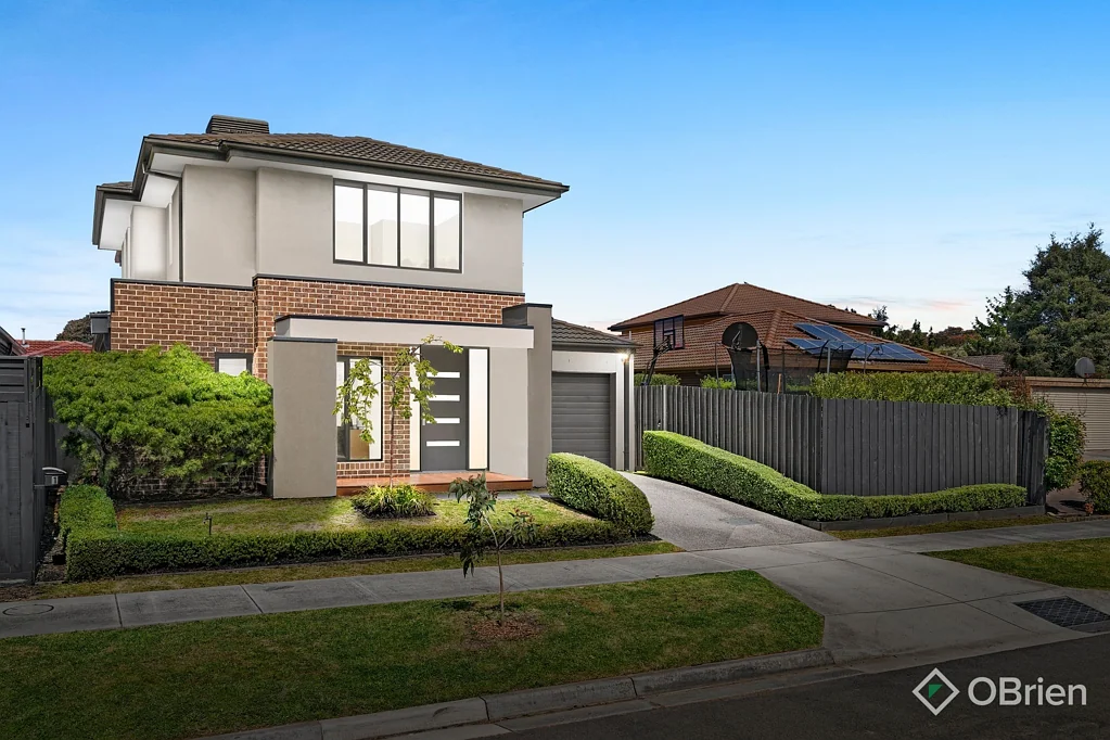 1 Milbrey Close, Wantirna South, VIC 3152