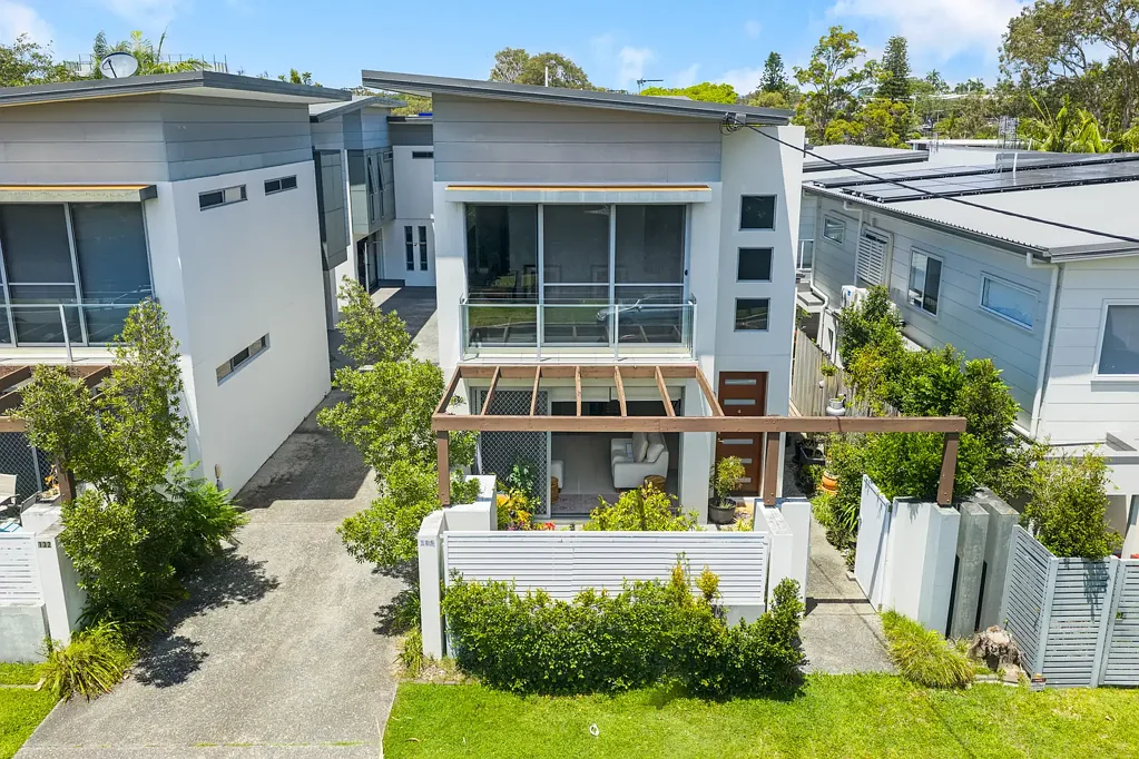 Southport 3ਬੈੱਡਰੂਮ Oversized, Standalone Townhouse with No Body Corporate - Timeless Style in the Heart of Southport