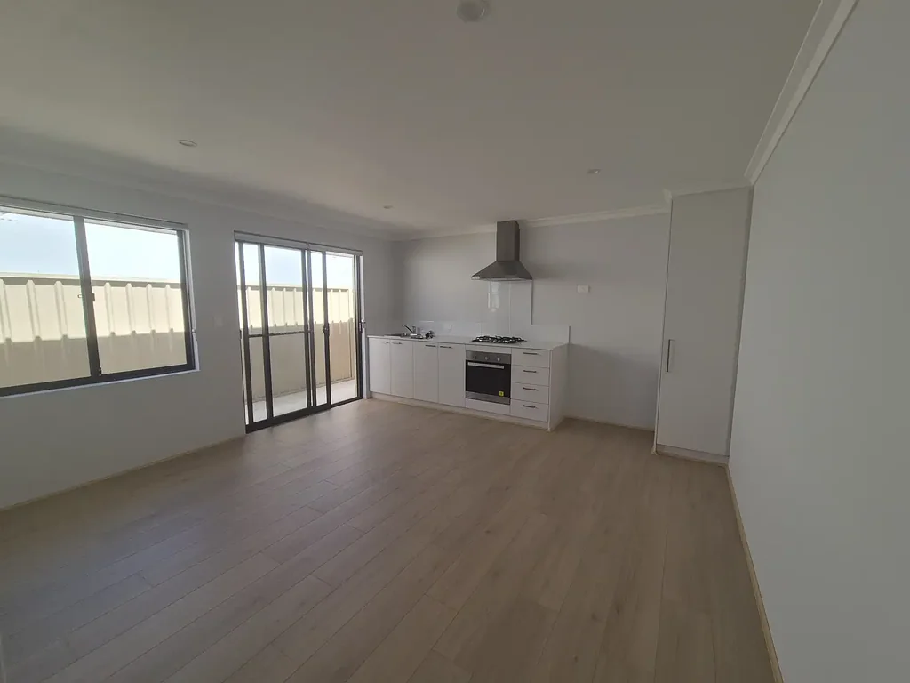Stylish, Easy Living Near the Coast