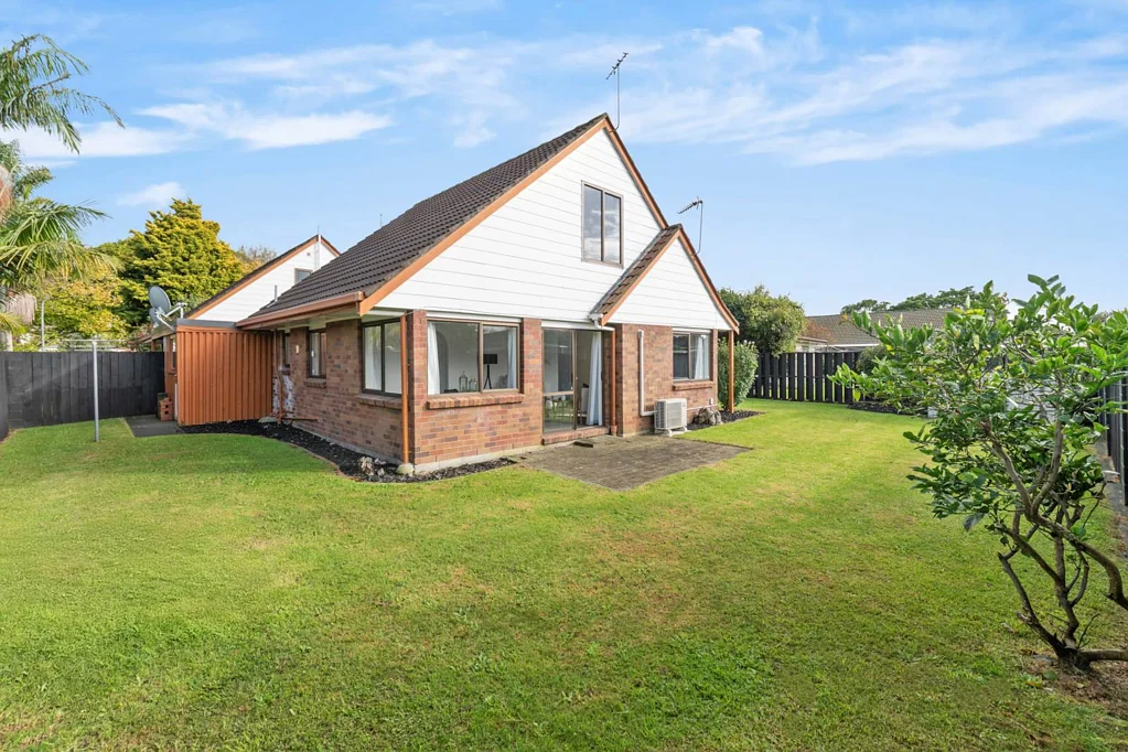 2/6 Kindergarten Drive, Conifer Grove, Papakura, Auckland