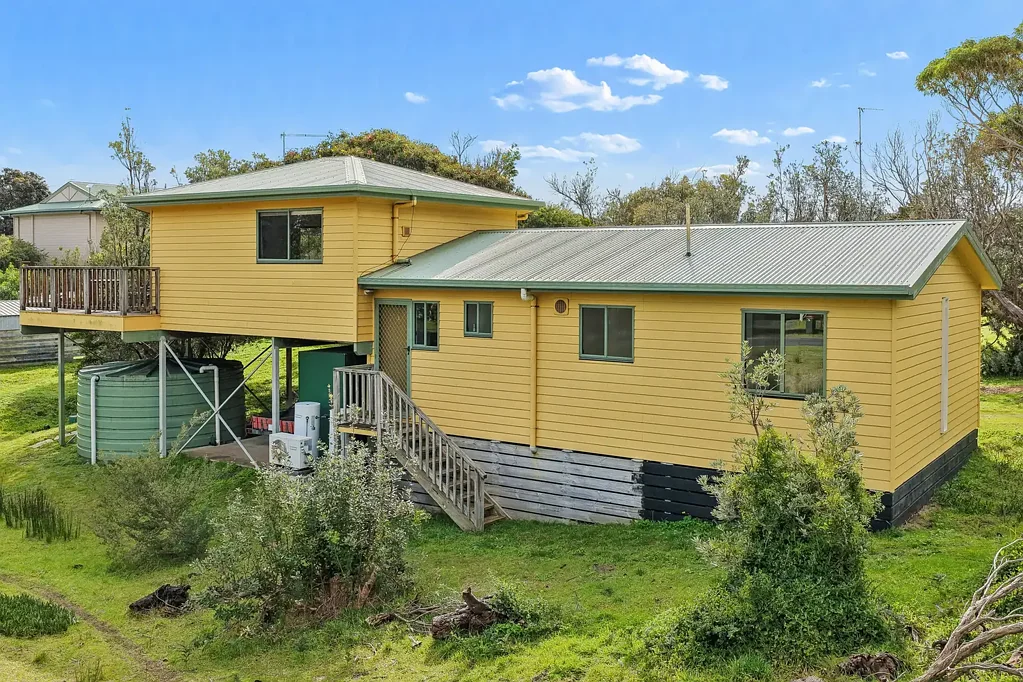 Venus Bay 3房  Renovated Home with Natural Light and Character