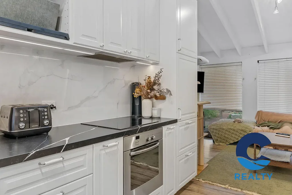 Joondanna 2Moenga Renovated Retreat in Prime Location