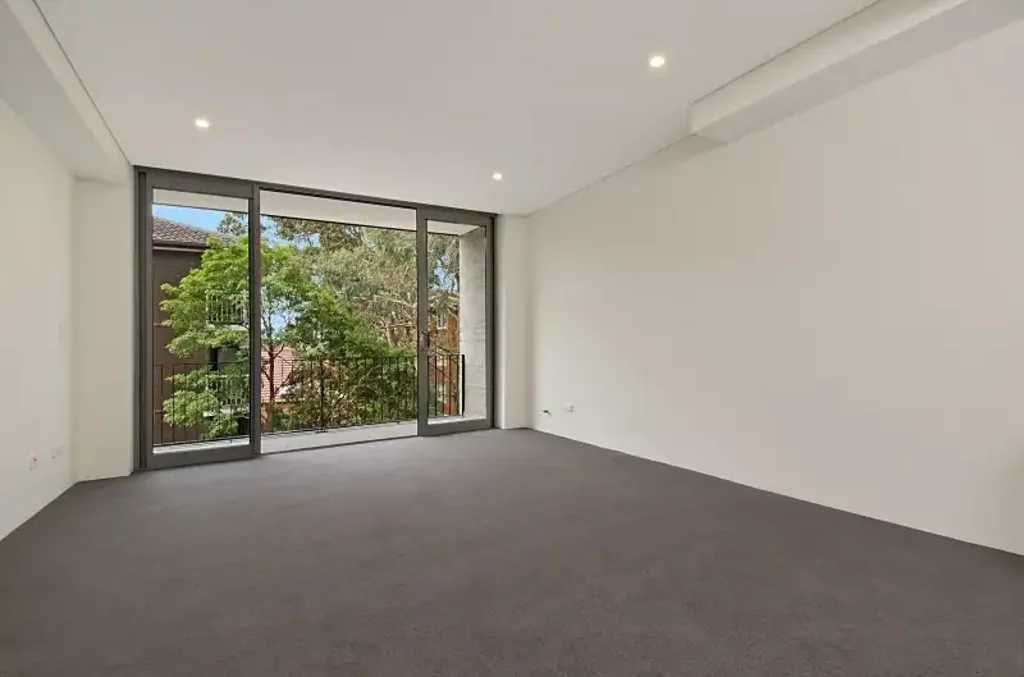 Stylish and modern 2 bedroom apartment in landmark development in top location.