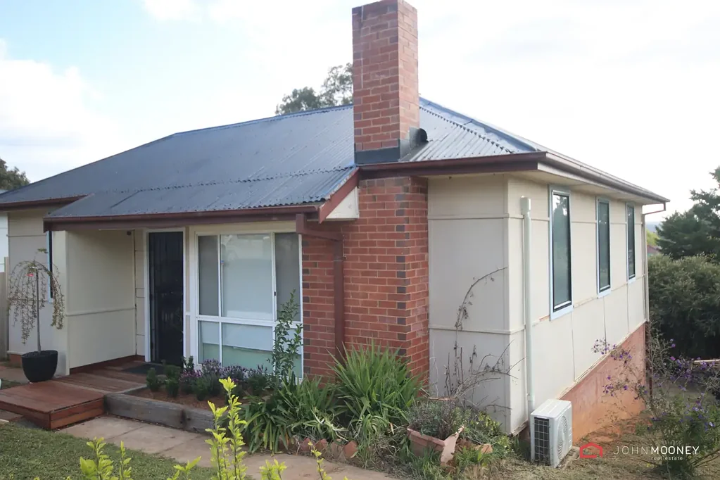 24 Phillip Avenue, Mount Austin, NSW 2650