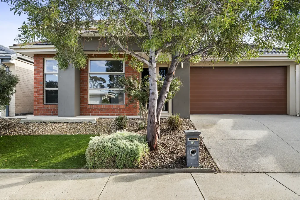 St Leonards 4房  Modern Family Living in a Convenient Coastal Location