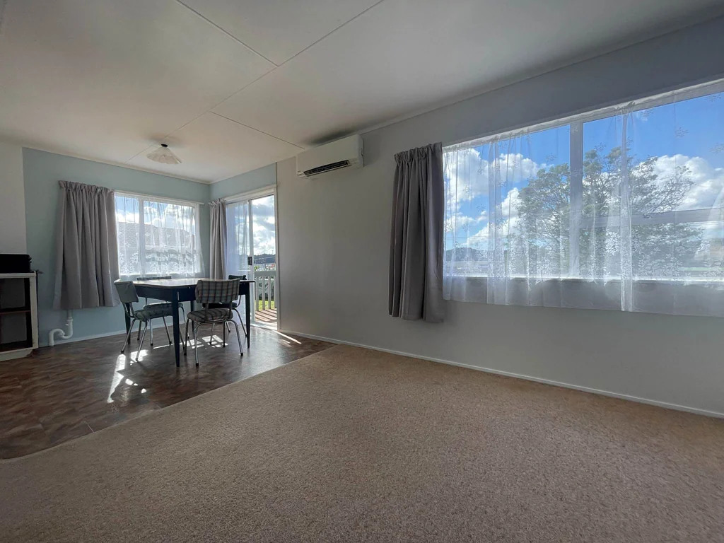 Newly decorated 3 bedroom family home