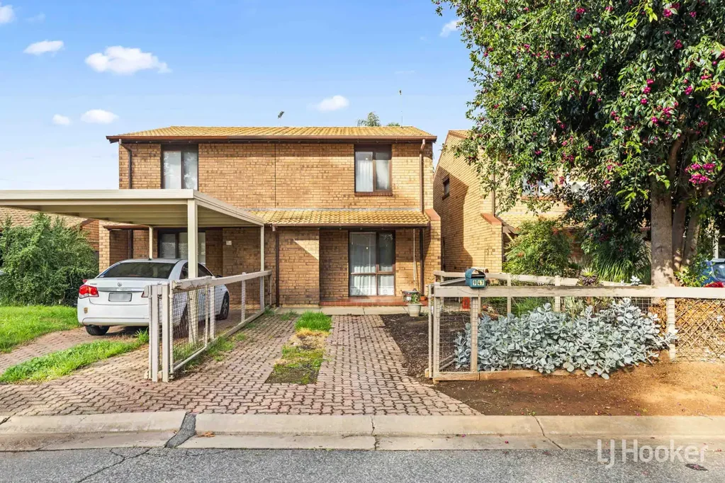 Salisbury Downs 2房  A Charming Townhouse Offering Comfort and Convenience