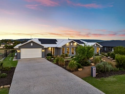 13 Ridgevale Drive, Regency Downs