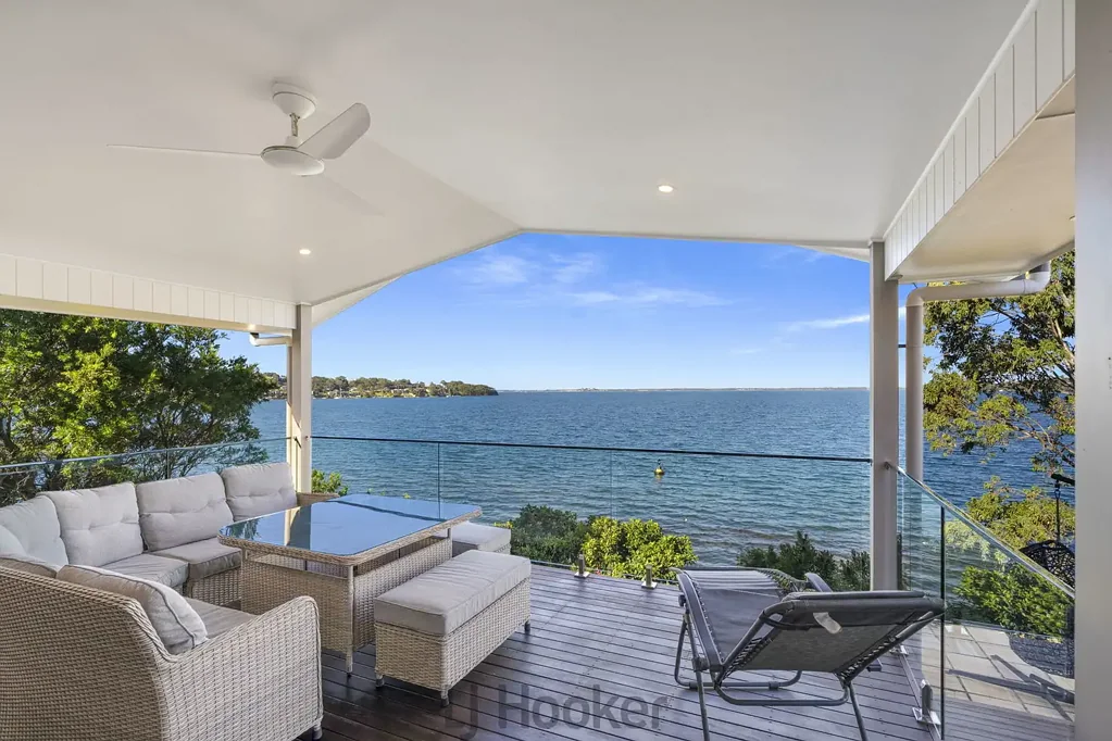 Arcadia Vale 3Zimmer WATERFRONT LIVING WITH PANORAMIC LAKE VIEWS