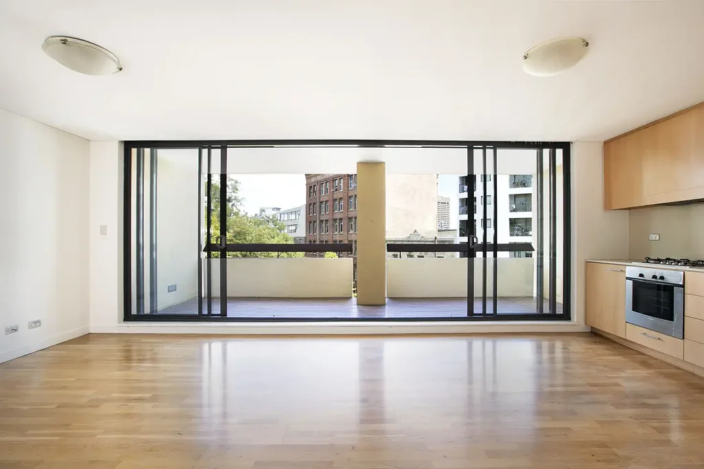Modern apartment w/ 3 balconies