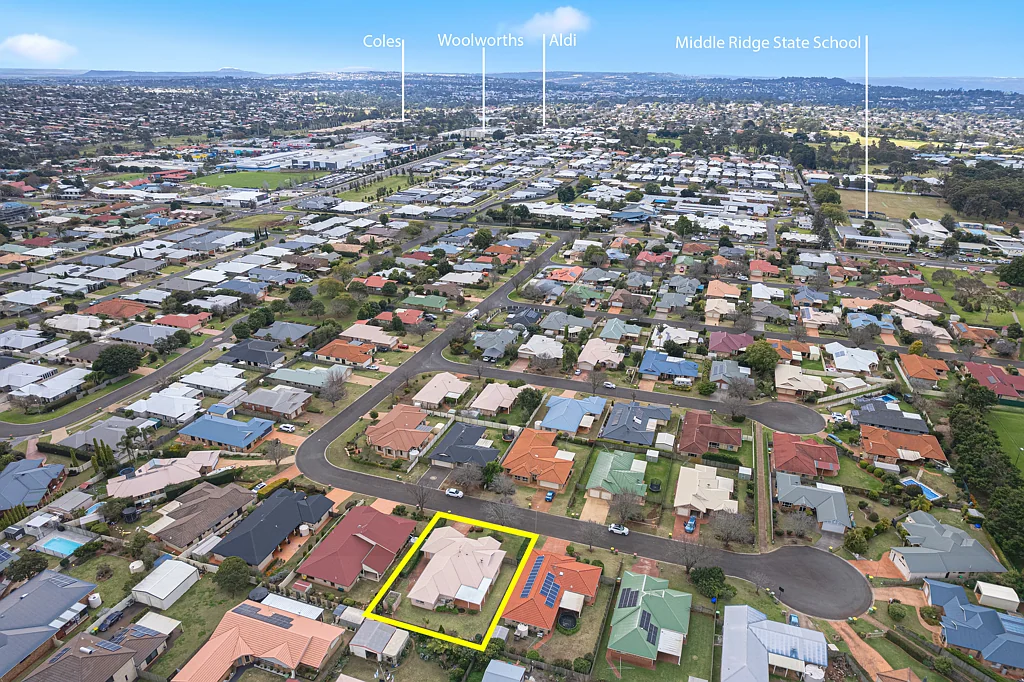 10 Lobwein Court, Middle Ridge, QLD 4350