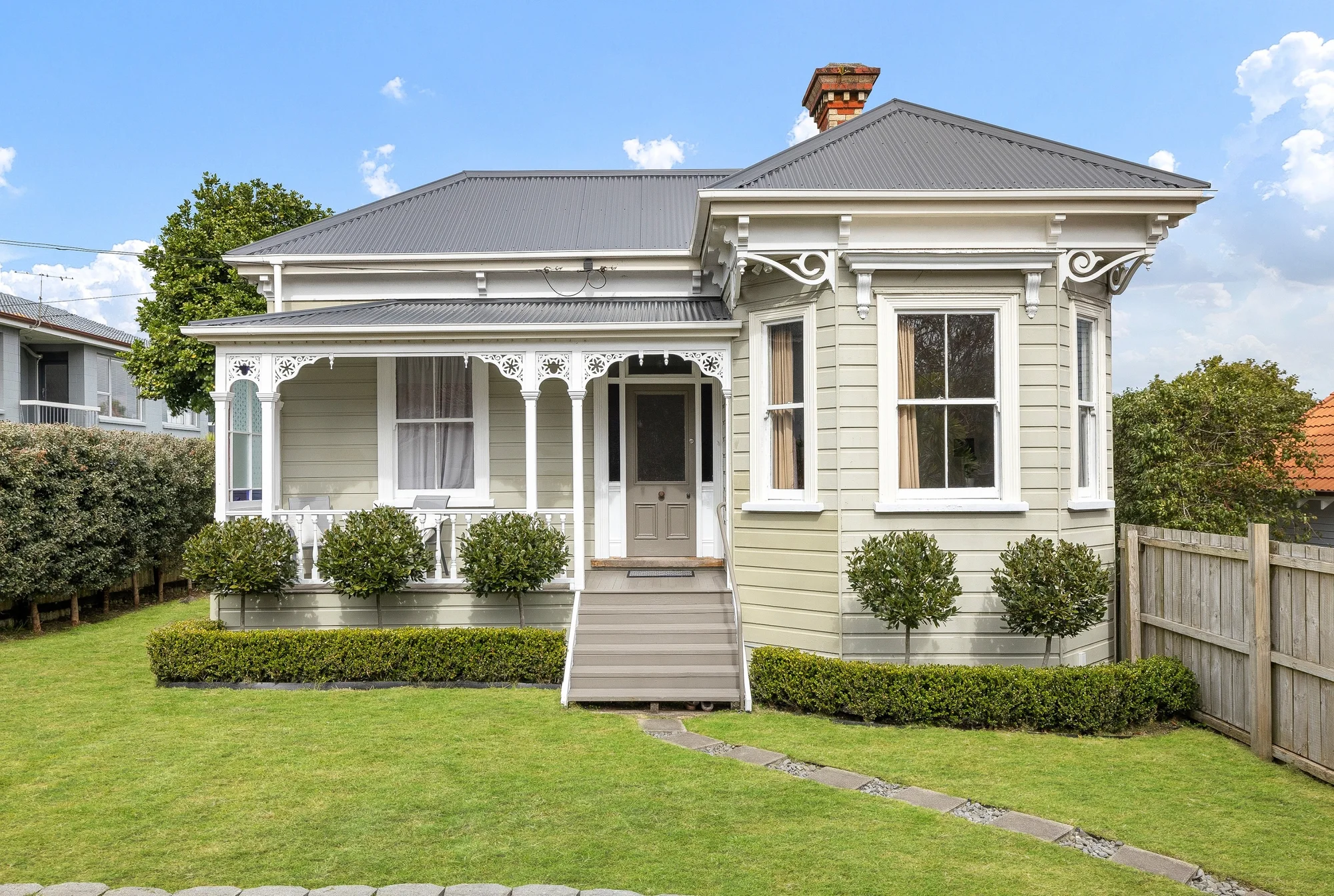 Mount Eden 4房 樱花街景别墅，三所文法学校，价格交给市场！ Separation Sale. Triple Grammar Zone. Must Sell !