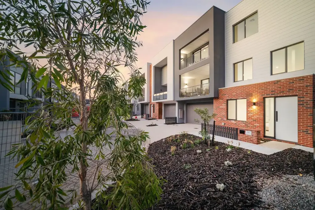 Glendalough 3 Bedroom Three Storey Stunner With Versatile Studio
