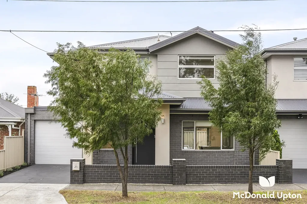 Pascoe Vale South 3कमरा A well-constructed Townhouse with Aesthetic Appeal