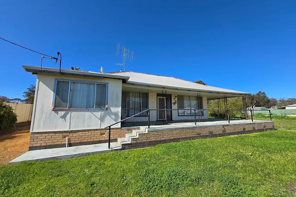 16 Lathom Street, Broomehill Village, WA 6318