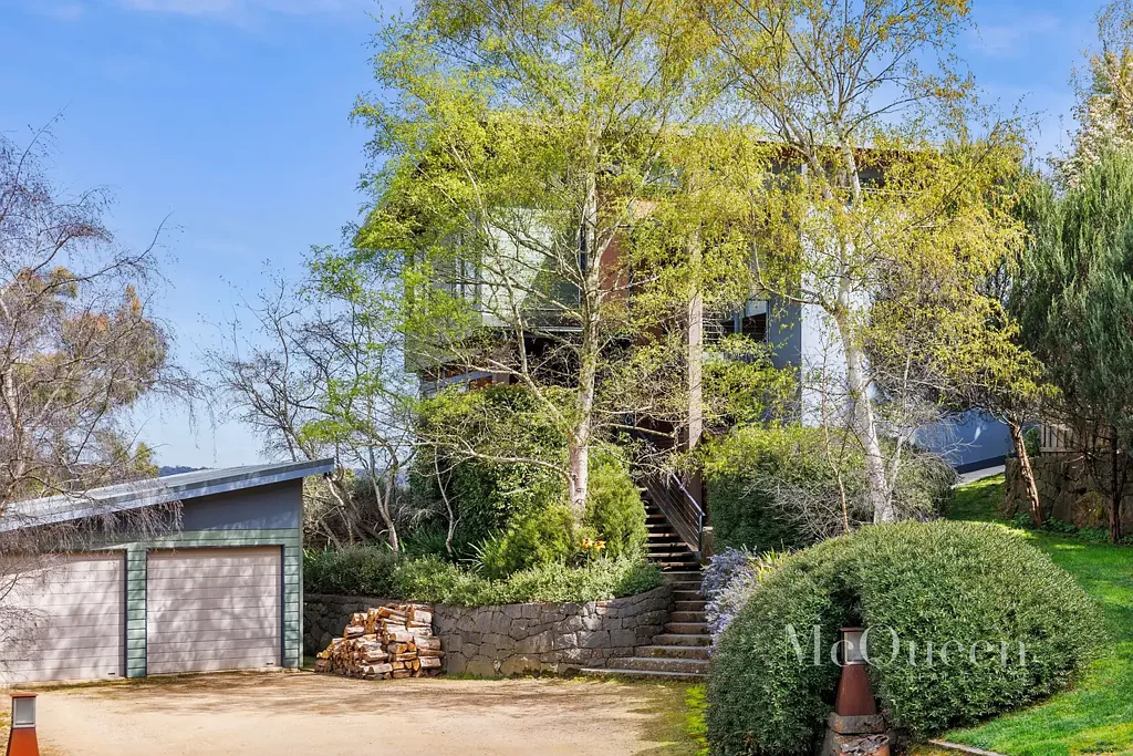 Daylesford 4房  Lake Views, Luxury and Big Potential