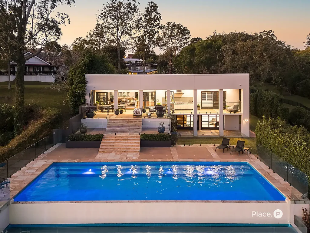 Yeronga 5Kwarto Riverfront Luxury in a Private, Family-Friendly Enclave