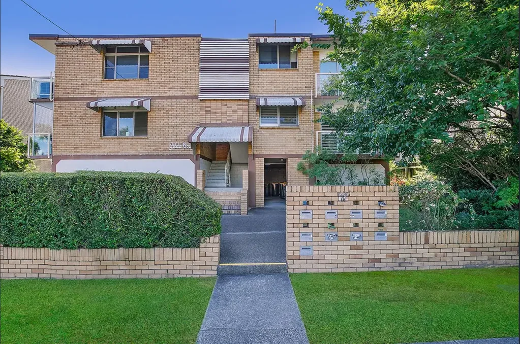 Clayfield 2Habitaciones Solid Brick Unit in Great Location