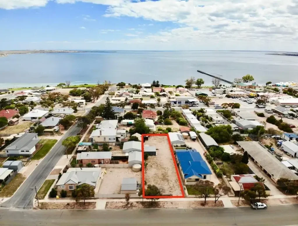 Streaky Bay ONE OF THE LAST VACANT ALLOTMENTS IN THE HEART OF STREAKY BAY!