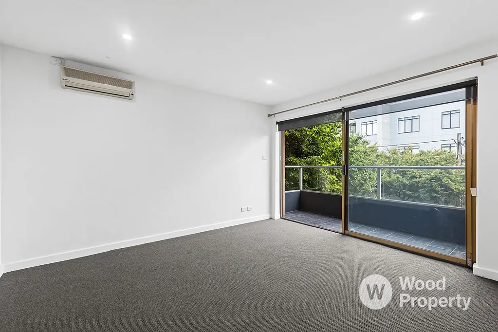 Large One Bedroom Apartment In Fantastic Location!!!!