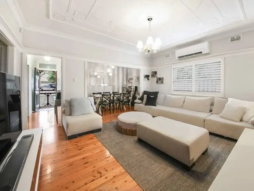 SPACIOUS 3 BEDROOM MODERN HOME- RIGHT IN THE HEART OF GUILFORD